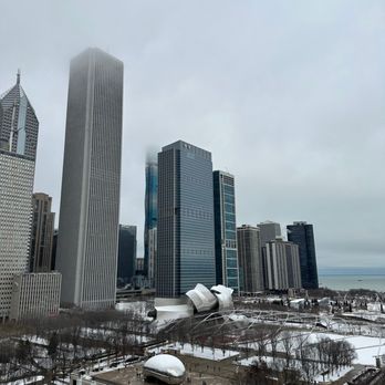 Cindy's Rooftop - View from balcony - New American Near Me - Chicago, Illinois Cindy's Rooftop - View from balcony - New American Near Me - Chicago, Illinois