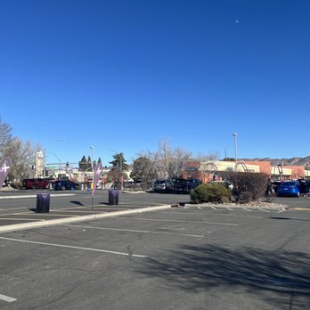 Sierra Express Car Wash - Really packed, but lots of vacuum cleaners - Car Wash Near Me - Reno, Nevada