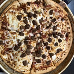 Pizza Hut - Medium pizza with beef and onion