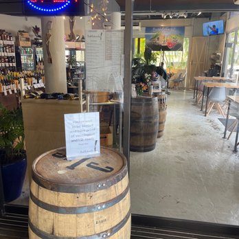 Bottleheads - Sign that says to check in but no one came to let my friends & I in. - Wine Tasting Room Near Me - Kailua, Hawaii