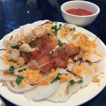 Ngự Bình Restaurant - Combo platter of Banh Beo (the rim) and Banh Bot Loc (the center) - Vietnamese Near Me - Westminster, California Ngự Bình Restaurant - Combo platter of Banh Beo (the rim) and Banh Bot Loc (the center) - Vietnamese Near Me - Westminster, California