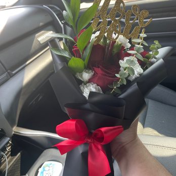 Eileen Entertainment - Mini bouquet - Florists Near Me - Las Vegas, Nevada Eileen Entertainment - Mini bouquet - Florists Near Me - Las Vegas, Nevada