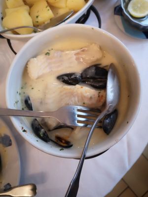 A La Marmite Dieppoise by null