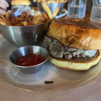 Silverlake Bistro - Burger - American Near Me - Miami Beach, Florida Silverlake Bistro - Burger - American Near Me - Miami Beach, Florida