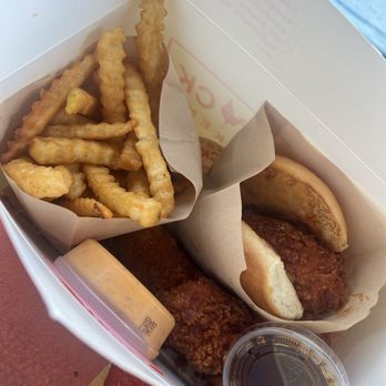 Main Chick Hot Chicken - Chicken Shop Near Me - Long Beach, California