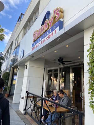 Sharky’s Beverly Hills Digital Kitchen @ Beverly Bites by null