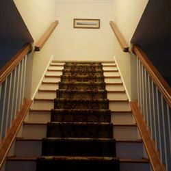 Lamp Post Lodge - Stairway