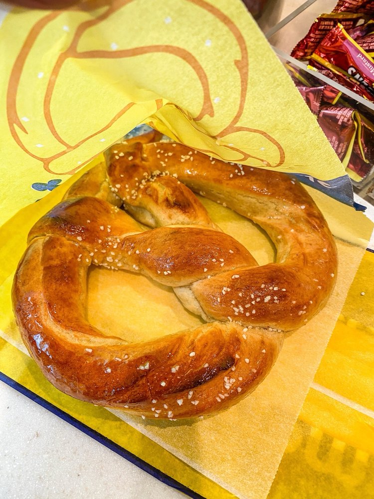 Wetzel's Pretzels Logo
