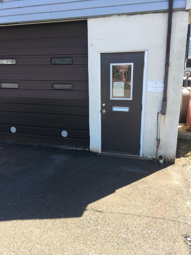 MCKENNEY’S GARAGE Updated September 2024 491 2nd Street Pike