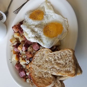 Broadway Diner - American Near Me - Baraboo, Wisconsin