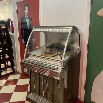 Rocky's Grill & Soda Shop - Ice Cream & Frozen Yogurt Near Me - Brevard, North Carolina Rocky's Grill & Soda Shop - Ice Cream & Frozen Yogurt Near Me - Brevard, North Carolina