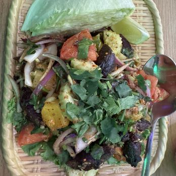 EE-Sane Thai Cuisine - Spicy Sausage - Thai Near Me - Milwaukee, Wisconsin