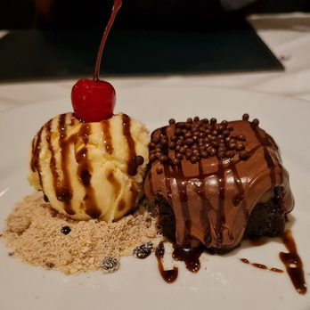 Farfalla Restaurante e Pizzaria - Brownie with ice-cream - Italian Near Me - São Paulo, SP