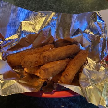 Rusty Cannon Pub - Burned tasteless mozzarella sticks - American Near Me - Austin, Texas
