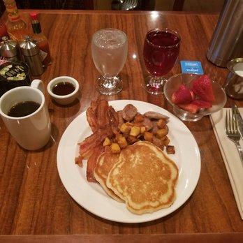 DoubleTree by Hilton Hotel Modesto - Breakfast in Maxis restaurant is served! - Hotels Near Me - Modesto, California DoubleTree by Hilton Hotel Modesto - Breakfast in Maxis restaurant is served! - Hotels Near Me - Modesto, California