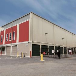 Littleton Storage Solutions - Outdoor view of Littleton storage solutions self-storage facility