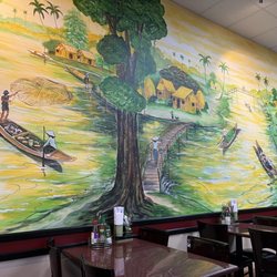 Pho Sai Gon - Murals add to the upscale vibe