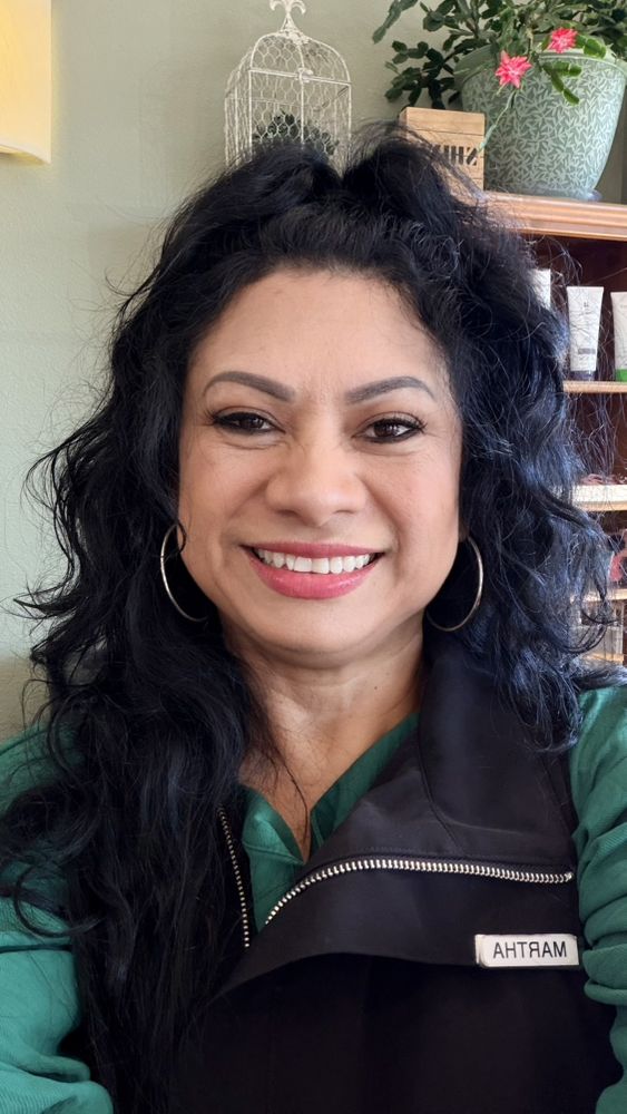 Martha De Barber Logo