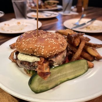 Marlow's Tavern - Black And Blue Burger - New American Near Me - Atlanta, Georgia