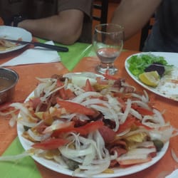 Miriam - Salchipapa con vegetales, para uno! aca comen 4 facil jaja!