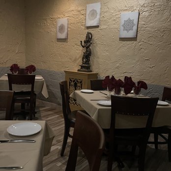 India Palace - Beautifully designed interior.  Calming and inviting! - Indian Near Me - Santa Fe, New Mexico