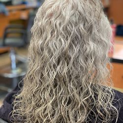 Newen's Beauty Salon - Perm