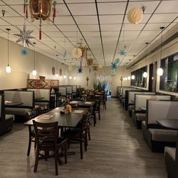 Kwong Tung Chop Suey - Dinning room in Kwong Tung Restaurant. Comfortable seats and warm welcoming staffs.