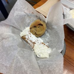 Got the homemade cookies and the cannoli! Amazing!!