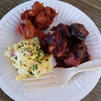 Field Number Fifteen - BBQ plate - Wineries Near Me - Placerville, California Field Number Fifteen - BBQ plate - Wineries Near Me - Placerville, California
