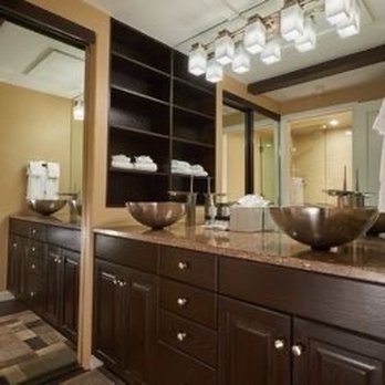 Aspen Square Condominium Hotel - Master bath - Hotels Near Me - Aspen, Colorado Aspen Square Condominium Hotel - Master bath - Hotels Near Me - Aspen, Colorado