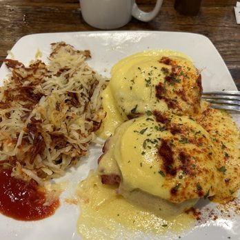 Stateline Restaurant - Eggs Benedict - Breakfast & Brunch Near Me - Thayer, Missouri