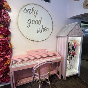 Le Cafe De La Plage - Coffee & Tea Near Me - Malibu, California Le Cafe De La Plage - Coffee & Tea Near Me - Malibu, California