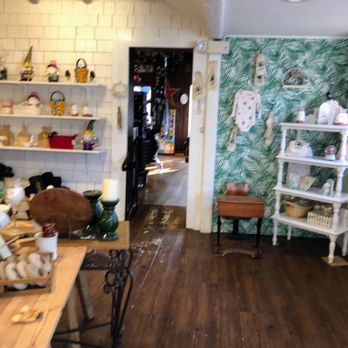 The Milleridge Inn - Inside room of General Store - American Near Me - Jericho, New York