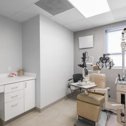 Dello Russo Laser Vision Eye Exam Rooms
