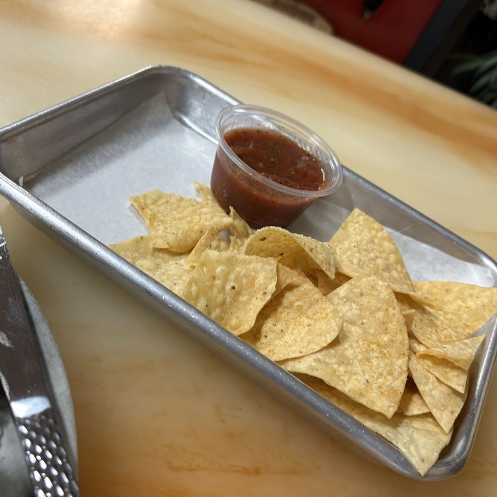 Antonio's Tacos & Kabob - Chips & Salsa, small serving to pass time while meal was being prepared. Has a oregano almost garlicky aftertaste. - Mexican Near Me - Pacoima, California
