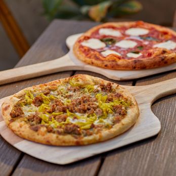 Mercato di Vienza - Pizza con Pesto di Pistacchio & Pizza Margherita - Delis Near Me - Temecula, California