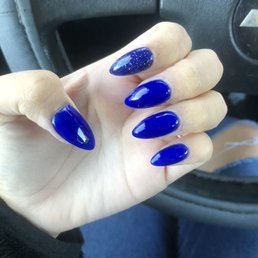 I wanted stiletto shaped got almond. He struggled with the almond and my fingers hurt. So I didn't want to correct him. I wanted stiletto shaped got almond. He struggled with the almond and my fingers hurt. So I didn't want to correct him.