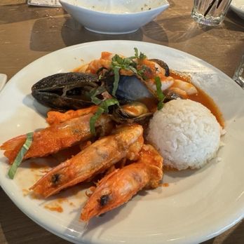 Eclipse di Luna - Alpharetta - Seafood stew - Wine Bars Near Me - Alpharetta, Georgia