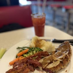 The Donlands Diner - Liver onions bacon mash yum