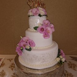 Kathys Cakes - fondant cover with stencil