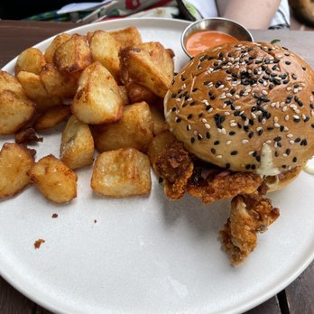 peasants FEAST - Hot Chicken Sandwich and Potatoes - American Near Me - Solvang, California