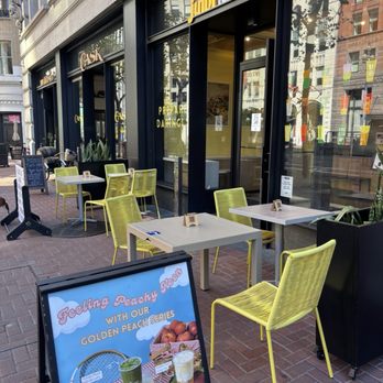 Junbi Matcha & Tea - Outside seating if you need to rest your legs - Bubble Tea Near Me - San Francisco, California