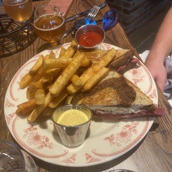 Crushed by Giants - Reuben - Brewpubs Near Me - Chicago, Illinois Crushed by Giants - Reuben - Brewpubs Near Me - Chicago, Illinois