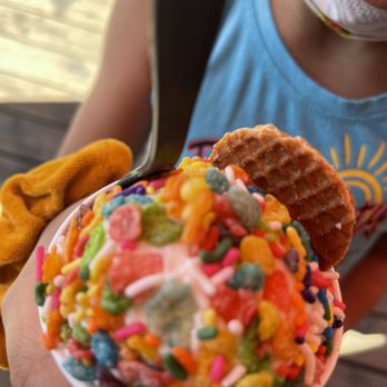 Novel Ice Cream - Vanilla ice cream with sprinkles and fruity pebbles - Desserts Near Me - Phoenix, Arizona