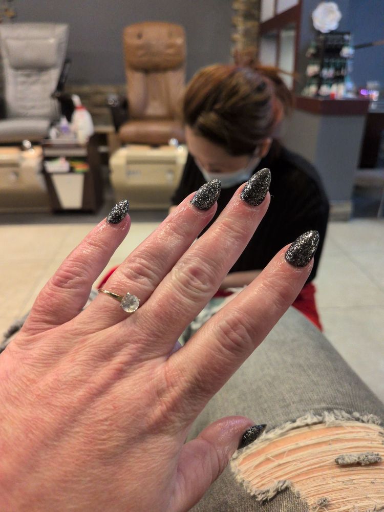 TR Nail Spa Logo