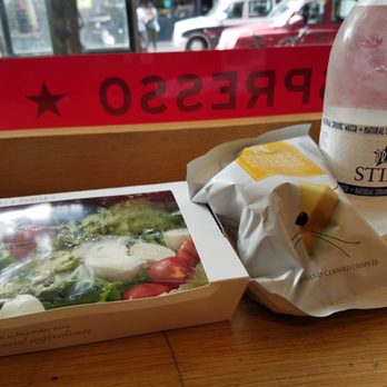 Pret A Manger - Pesto chicken with onion and cheese chips - Sandwiches Near Me - London, XGL Pret A Manger - Pesto chicken with onion and cheese chips - Sandwiches Near Me - London, XGL