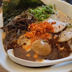 一風堂 池田店 - Karaka with seasoned egg, garlic chips, and extra pork.