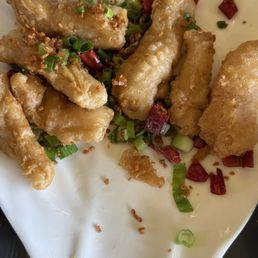 salt and black pepper calamari - barely had seasoning. flavorless.