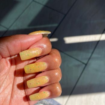 Vida Nail Spa - Yellow glitter by Vivian - Nail Salons Near Me - Oakley, California