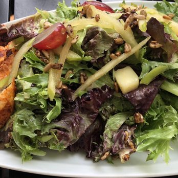 Hunters Landing - Landing salad w/chicken - Comfort Food Near Me - Toronto, Ontario Hunters Landing - Landing salad w/chicken - Comfort Food Near Me - Toronto, Ontario